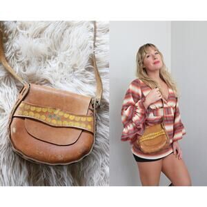 1970's Vintage Tooled Scallop Flap Leather Purse ~ Hand Painted 70s Shoulder Bag